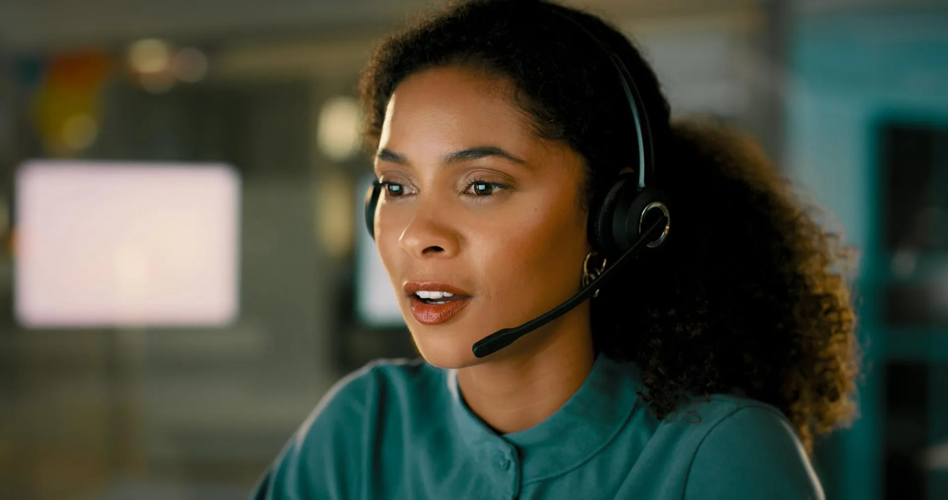 Omnichannel Routing: Match Every Conversation to the Right Agent | 8×8